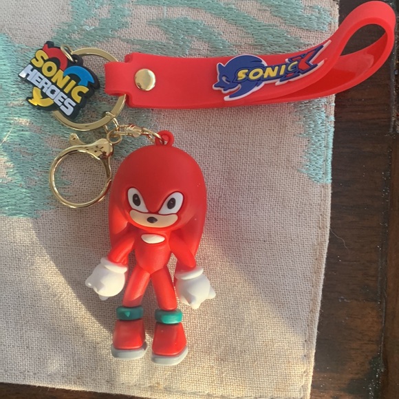 3 Sonic Heroes Bundle Key chain or backpack charm Brand New Never used - Picture 7 of 11